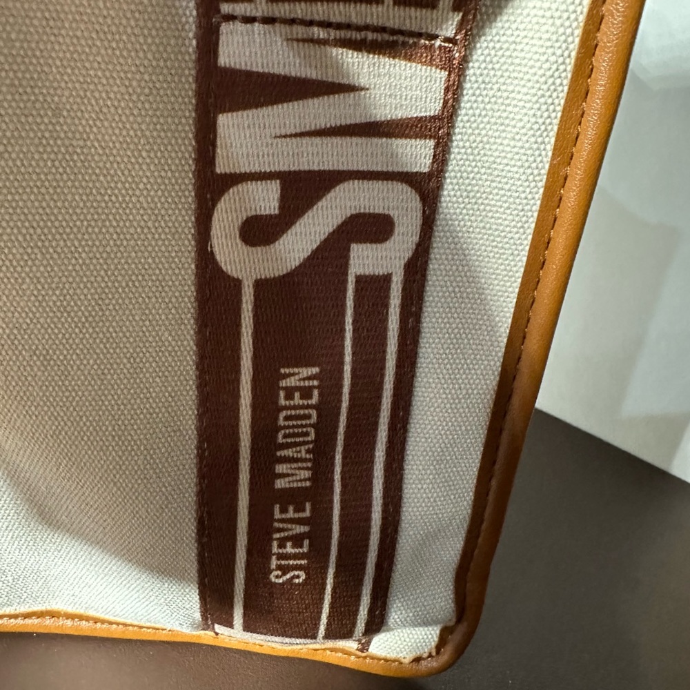 NWT Steve Madden BWEBBER TikTok Guitar strap Crossbody Bag/ Airpod CREME/BRWN. - Picture 6 of 9